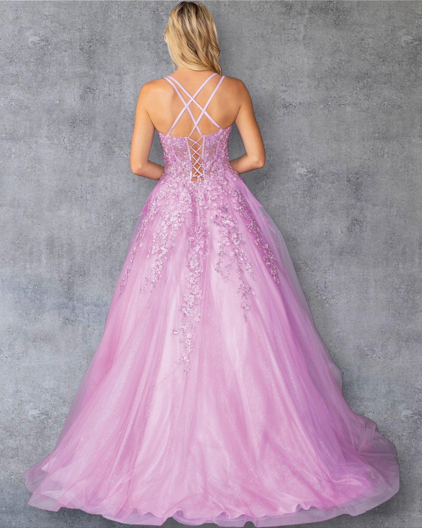 Vestido de fiesta con apliques florales, falda de tul y detalle de cordones en la espalda