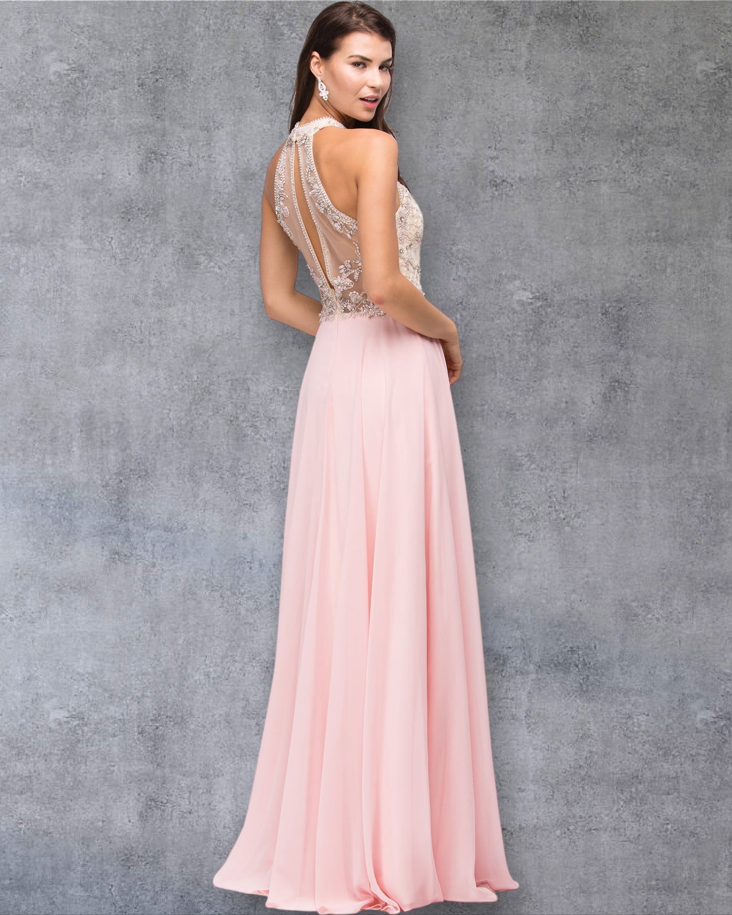Vestido de fiesta con cuello alto, falda vaporosa y abertura en la espalda, con ilusión bordada