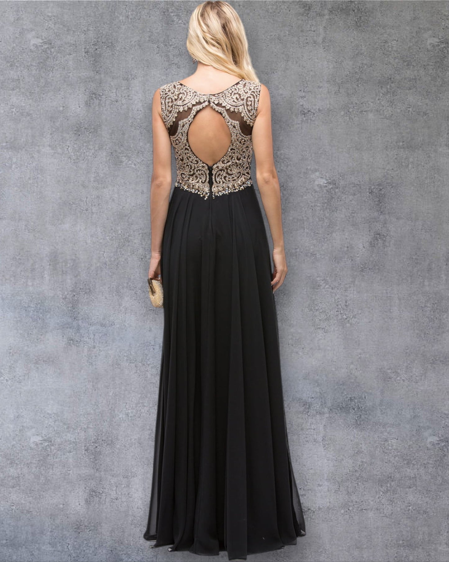Vestido de fiesta sin mangas con corpiño adornado, escote ilusión y falda fluida