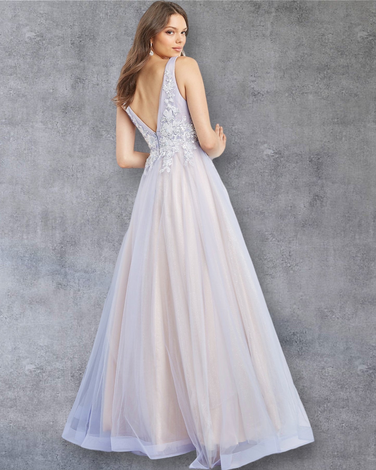 Vestido de fiesta Color Lavanda con Bordado Reluciente y Falda de Tul Brillante