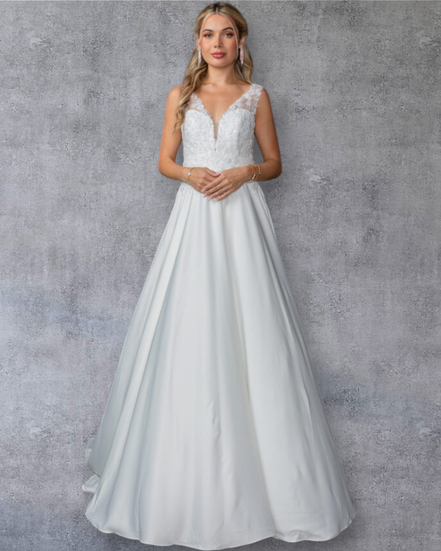 Vestido de Novia  Corte A con Encaje Floral y Escote en V