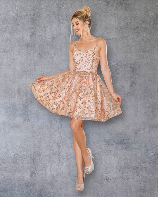 Vestido de fiesta con encaje cortado a láser, escote en V y tirantes finos.