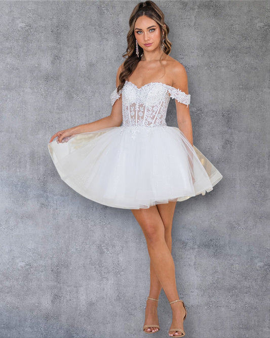 Vestido de fiesta con hombros descubiertos, espalda tipo corsé, corpiño con bordado floral y falda acampanada de tul.