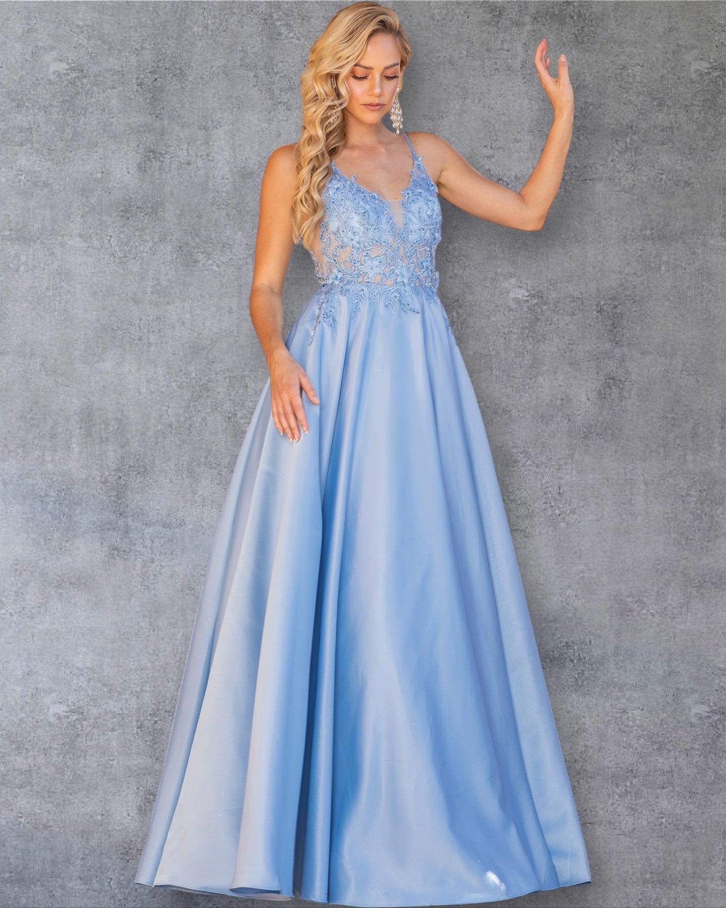 Vestido de fiesta de satén con corpiño de encaje adornado y espalda con tiras
