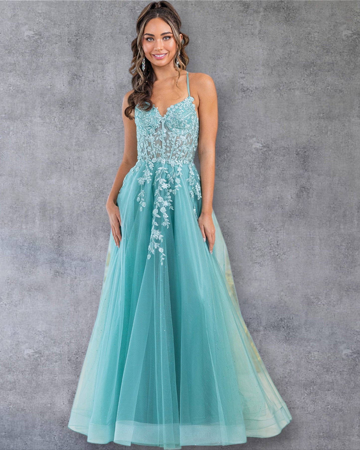 Vestido de fiesta de tul brillante con apliques de encaje y capa de purpurina