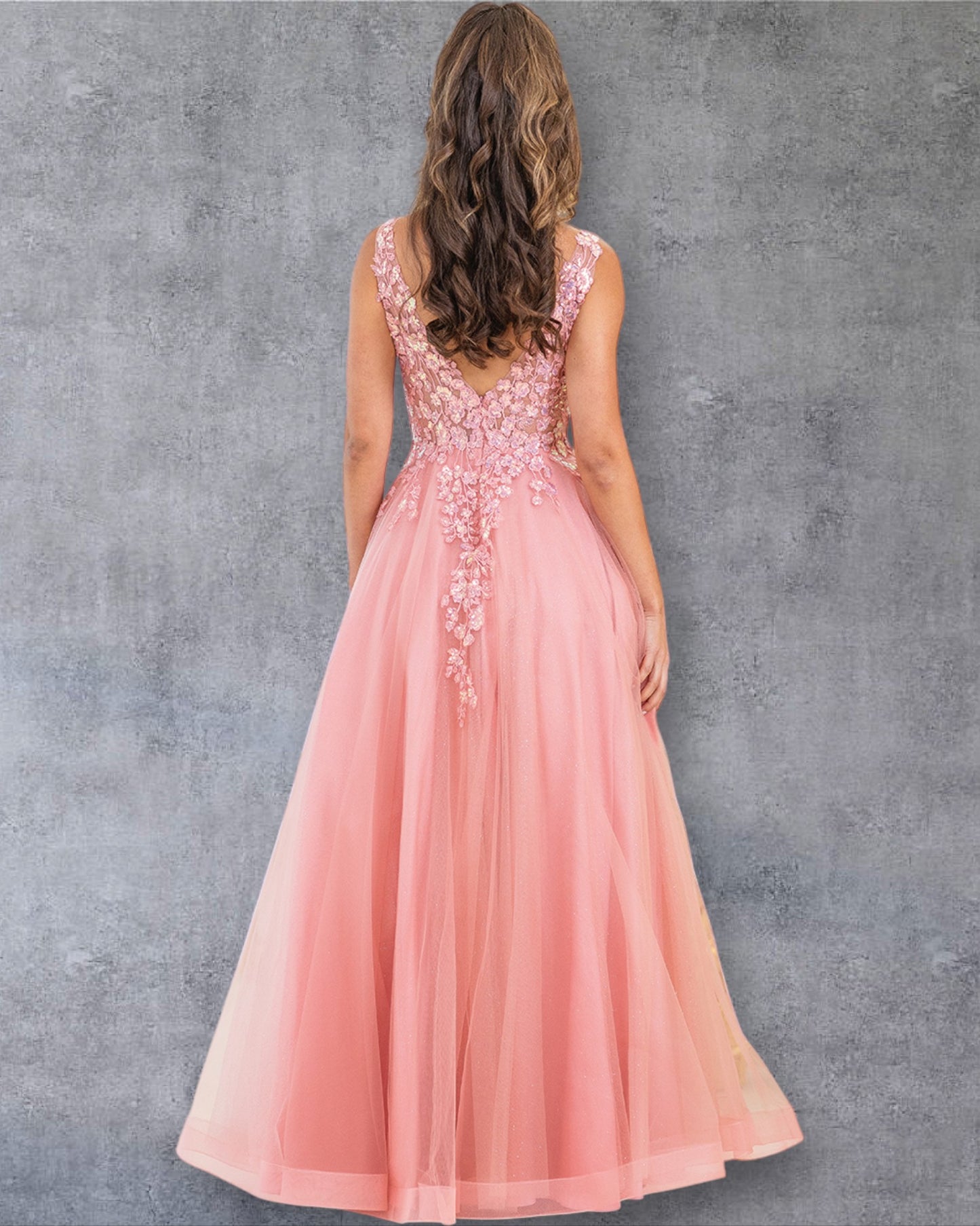 Vestido de fiesta de tul encantador con corte A, apliques florales y escote transparente.