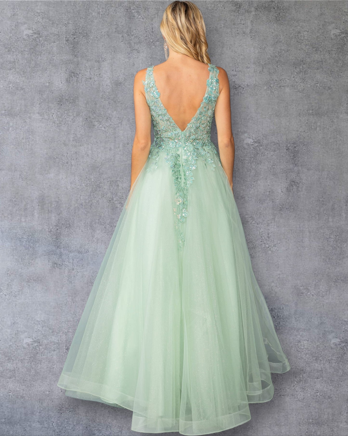 Vestido de fiesta de tul encantador con corte A, apliques florales y escote transparente.