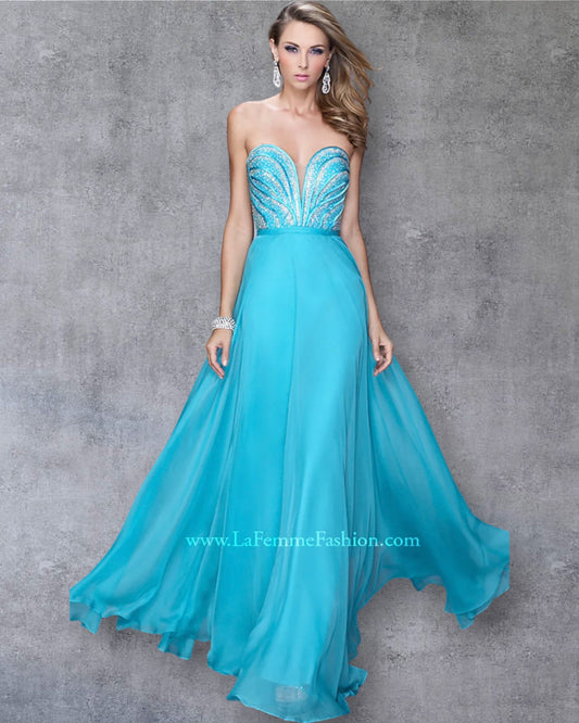 Vestido de Fiesta Strapless con Detalles de Pedrería