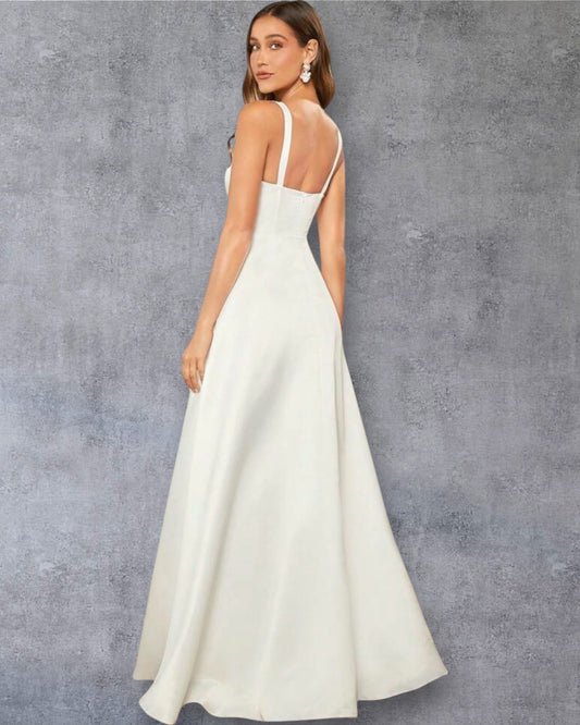 Vestido Blanco Moderno con Escote Cuadrado y Bolsillos