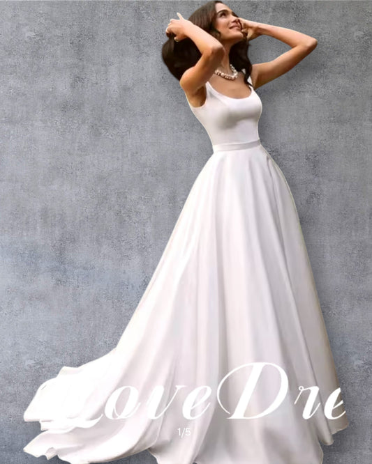 Vestido de Novia Minimalista con Espalda Baja y Falda Fluida