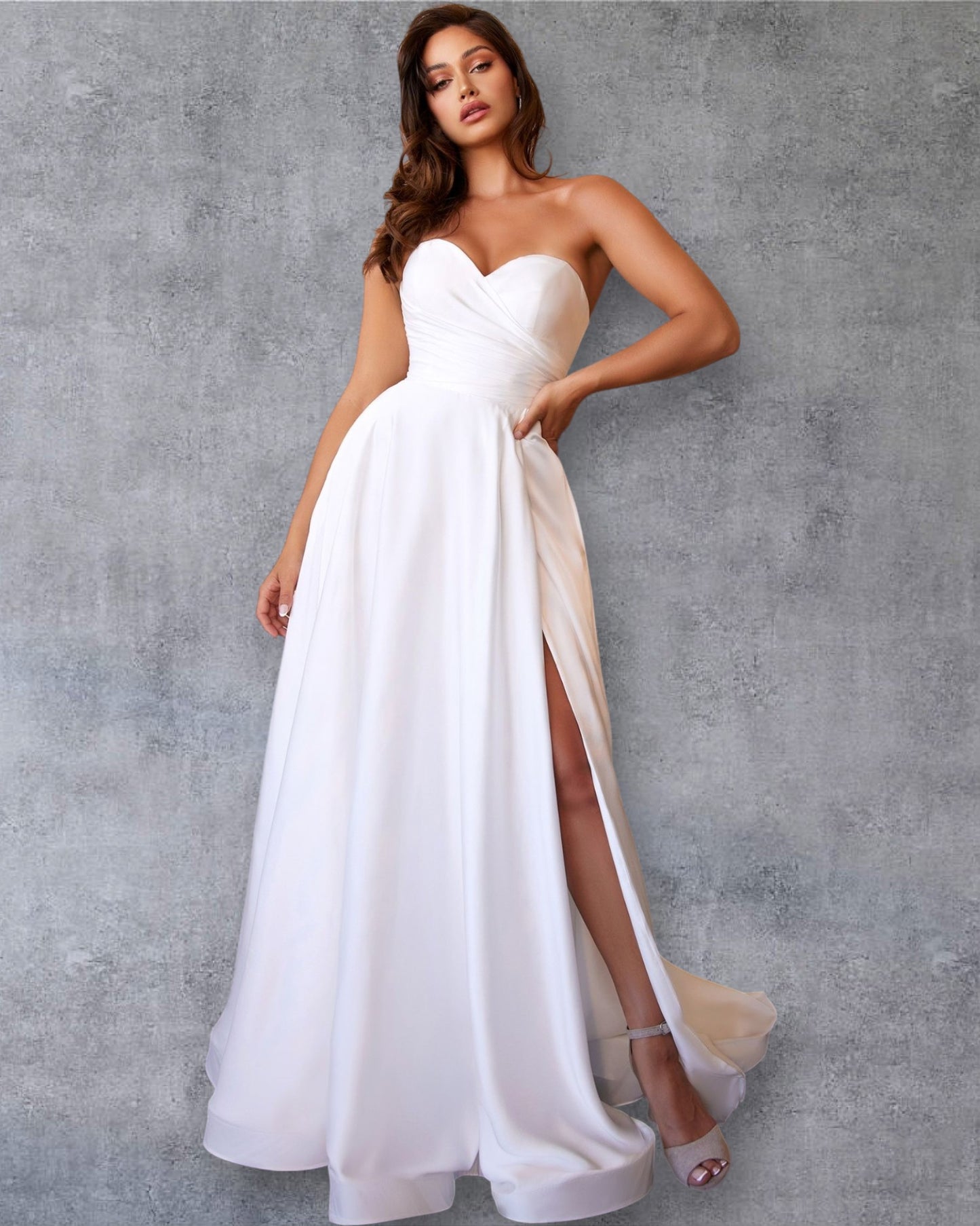 Vestido de Novia Strapless con Escote Corazón y Abertura Latera