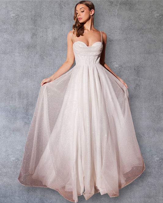 Vestido de Novia o Quinceañera en Tul con Brillo, Escote Corazón y Falda Princesa