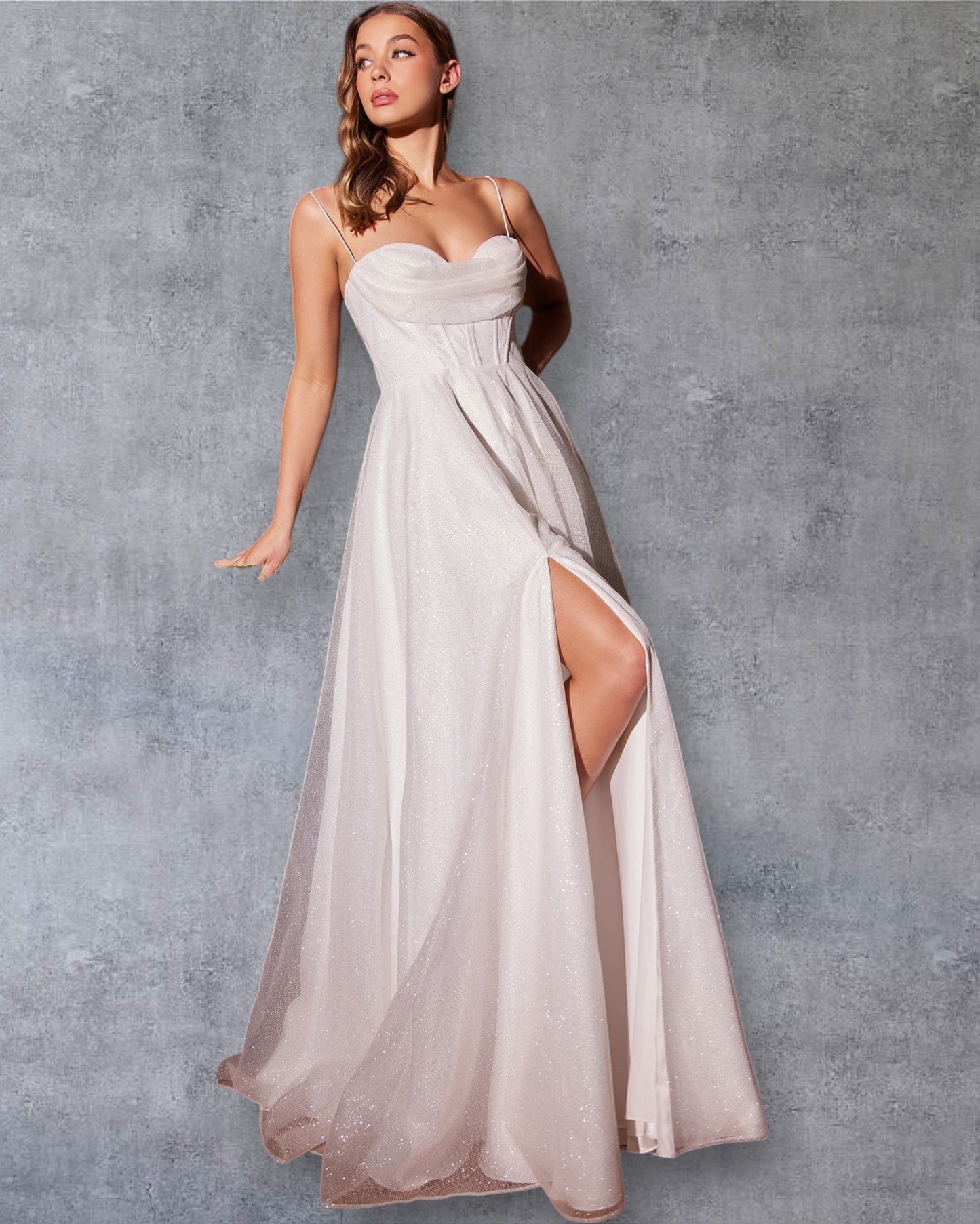 Vestido de Novia o Quinceañera en Tul con Brillo, Escote Corazón y Falda Princesa
