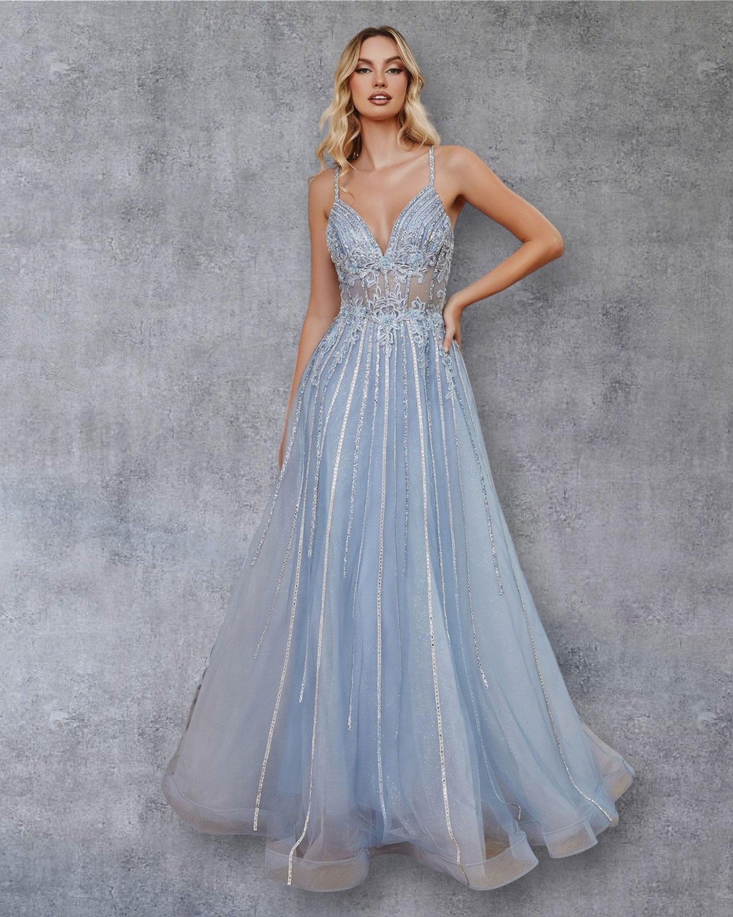 Vestido Quinceañera Elegante con Transparencias y Brillos